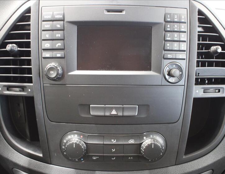 Mercedes-Benz Vito 21