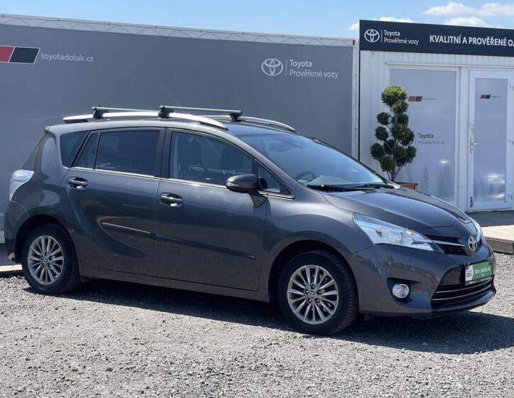 Toyota Verso 1