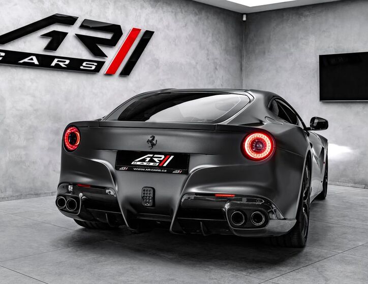Ferrari F12 Berlinetta 6