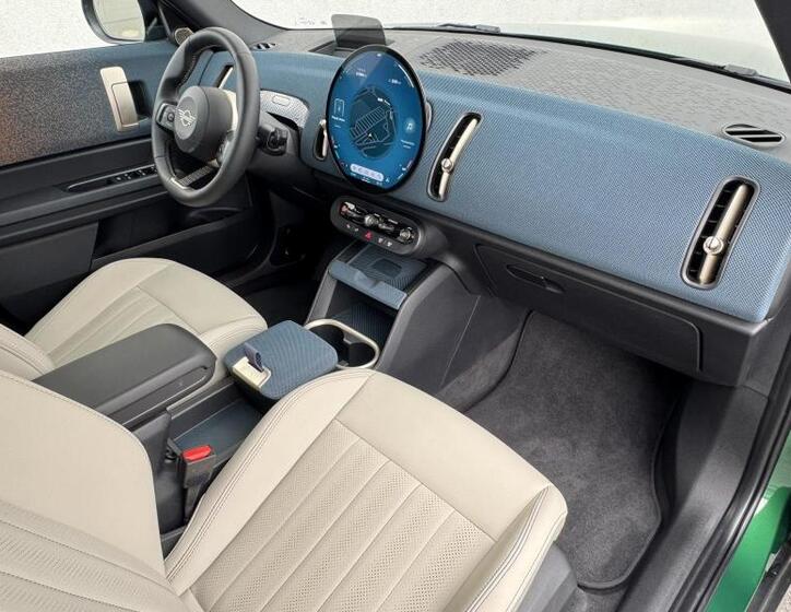 Mini Countryman 9