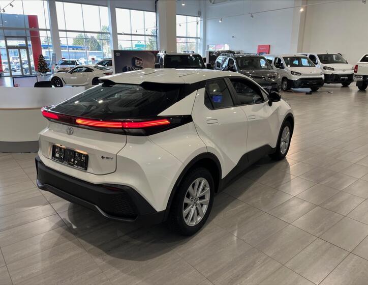 Toyota C-HR 5