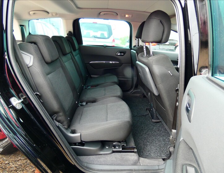 Peugeot 5008 12