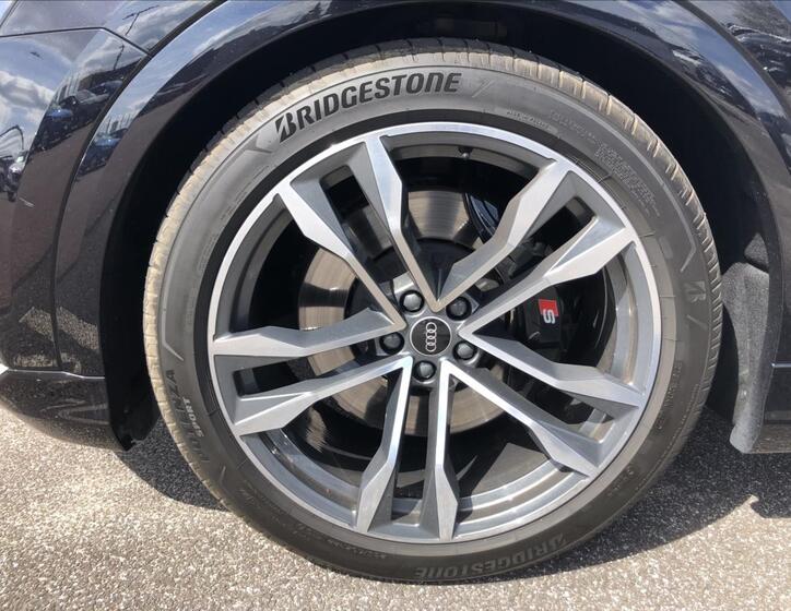 Audi SQ8 32