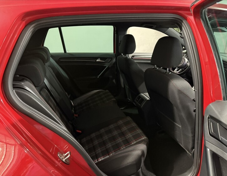 Volkswagen Golf 21