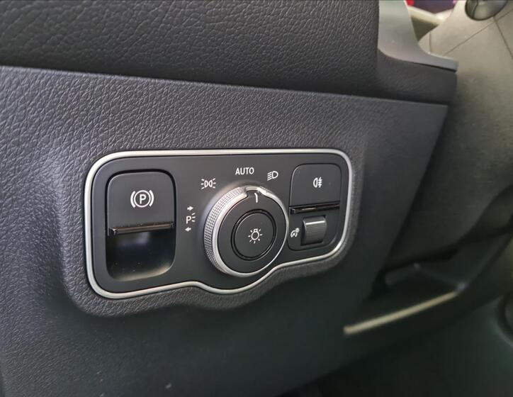 Mercedes-Benz GLB 11