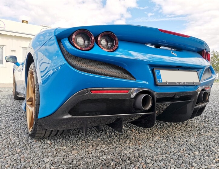 Ferrari F8 13