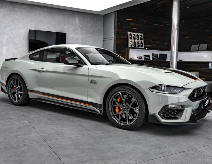Ford Mustang 4