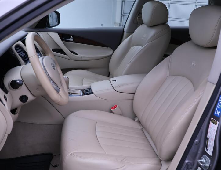Infiniti EX35 12