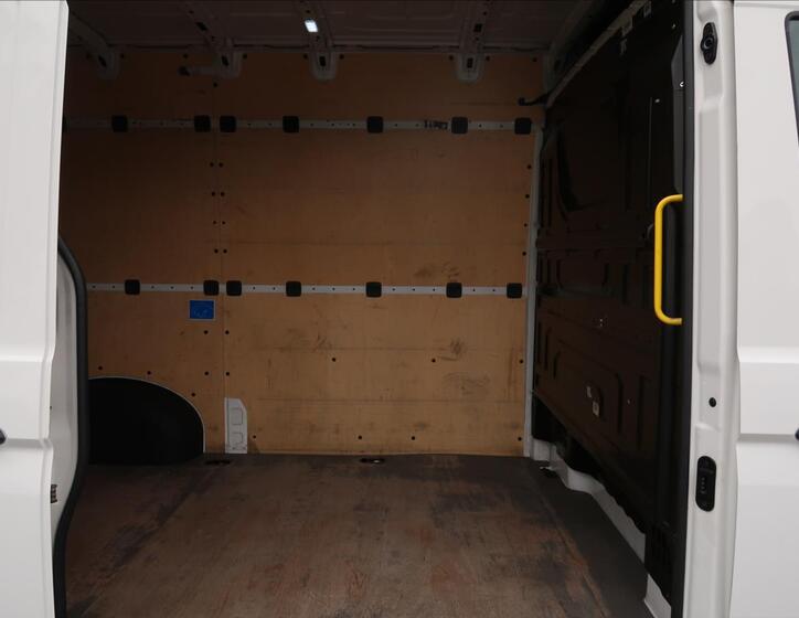 Volkswagen Crafter 18