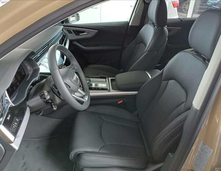 Audi Q7 8
