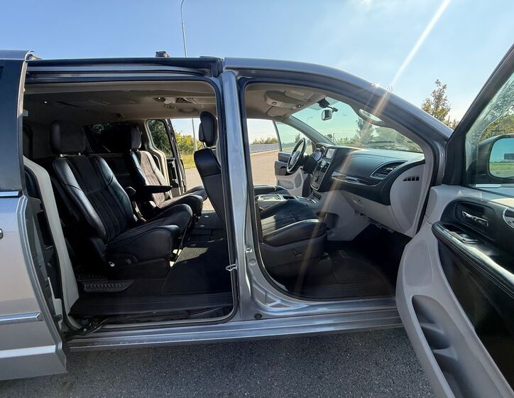 Lancia Voyager 14
