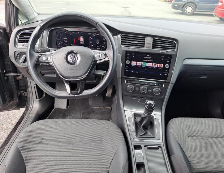Volkswagen Golf 9