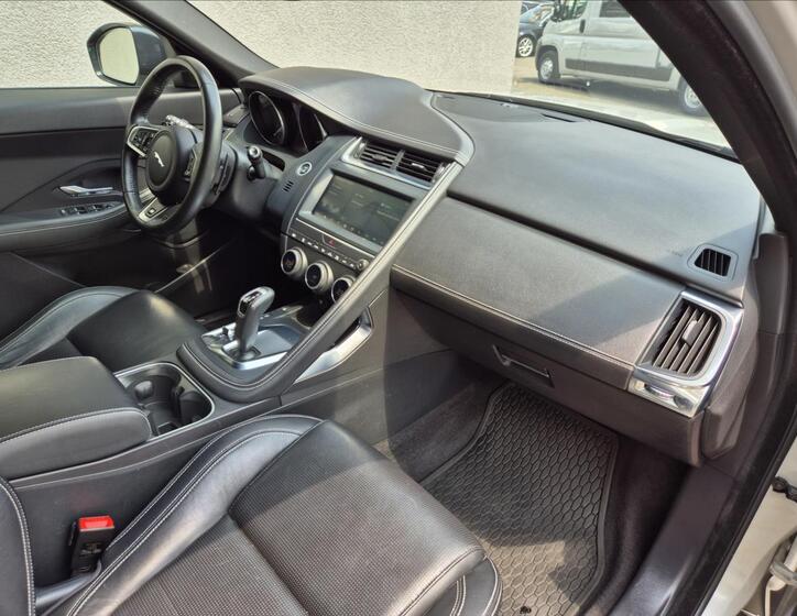Jaguar E-Pace 23
