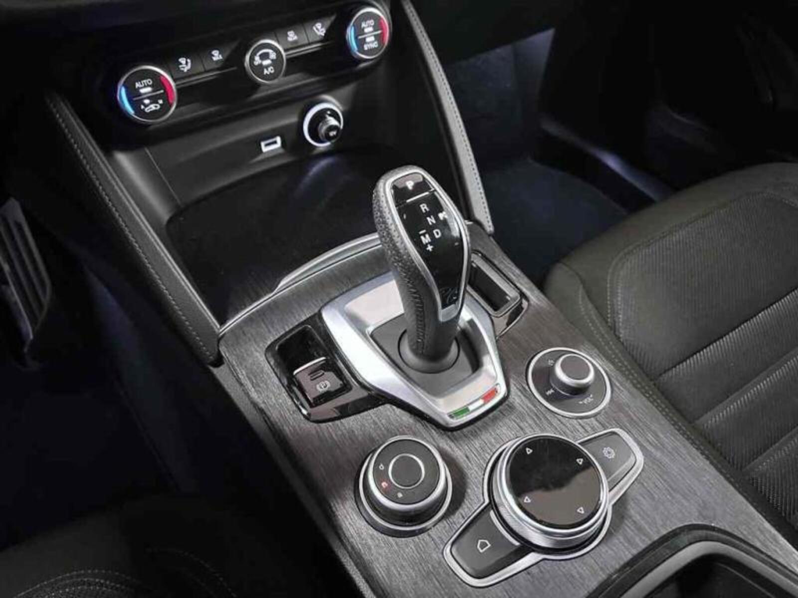 Alfa Romeo Stelvio 16