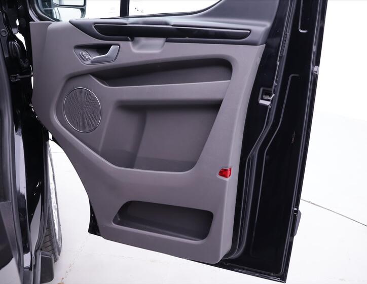 Ford Tourneo Custom 13