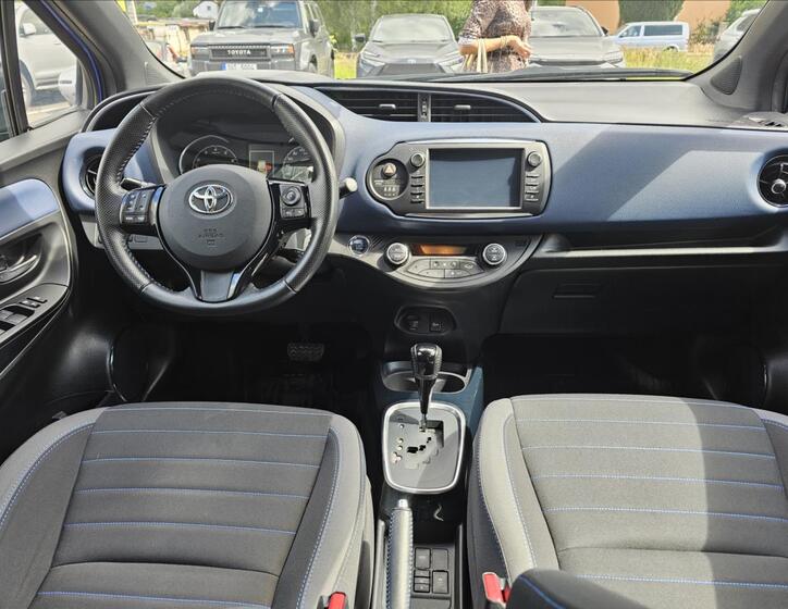 Toyota Yaris 5
