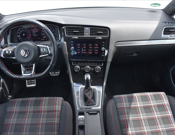 Volkswagen Golf 14