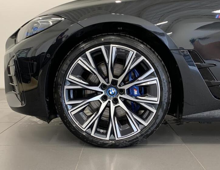 BMW i4 6