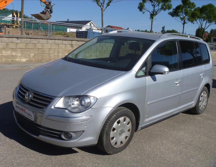 Volkswagen Touran 1