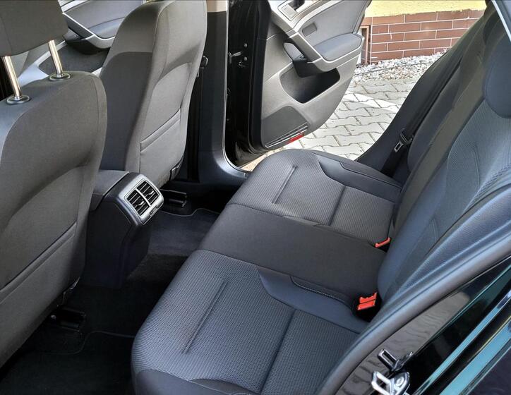 Volkswagen Golf 17