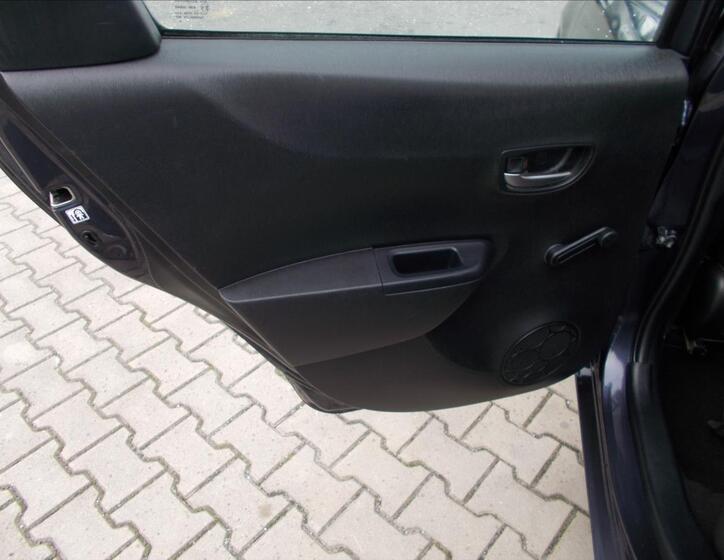 Toyota Yaris 16