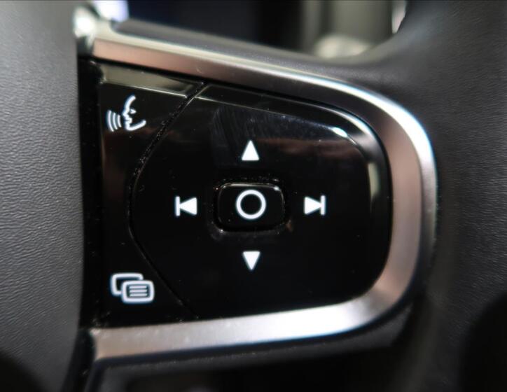 Volvo V90 17