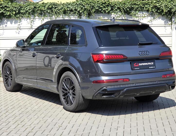 Audi Q7 4