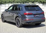 Audi Q7 4