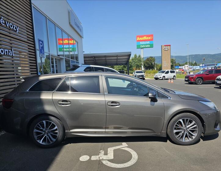 Toyota Avensis 16