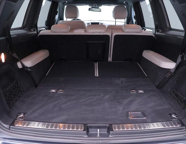 Mercedes-Benz GL 10