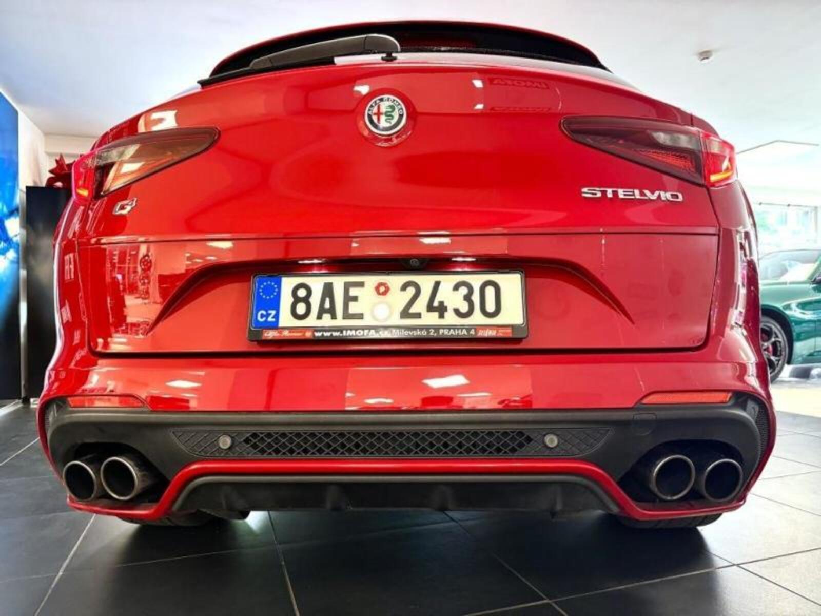 Alfa Romeo Stelvio 6
