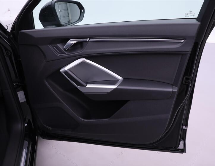 Audi Q3 13