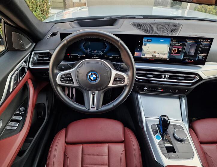 BMW i4 12