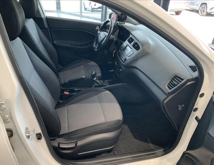 Hyundai i20 35