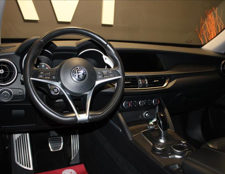 Alfa Romeo Stelvio 31