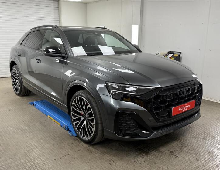 Audi Q8 1