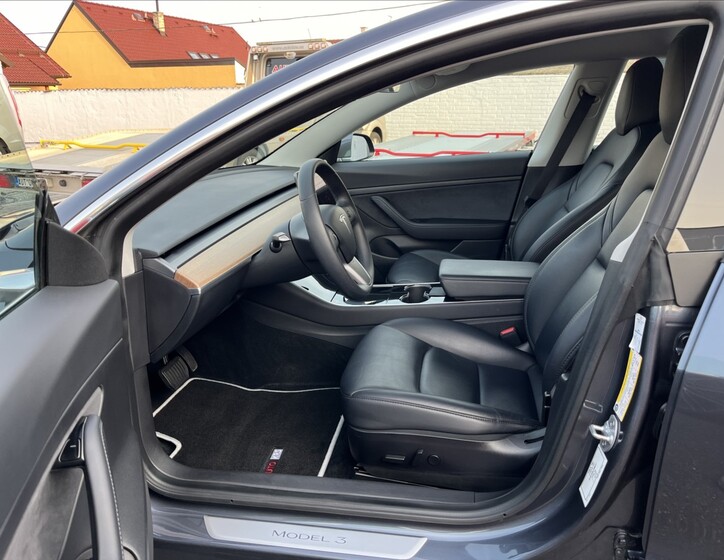 Tesla Model 3 17