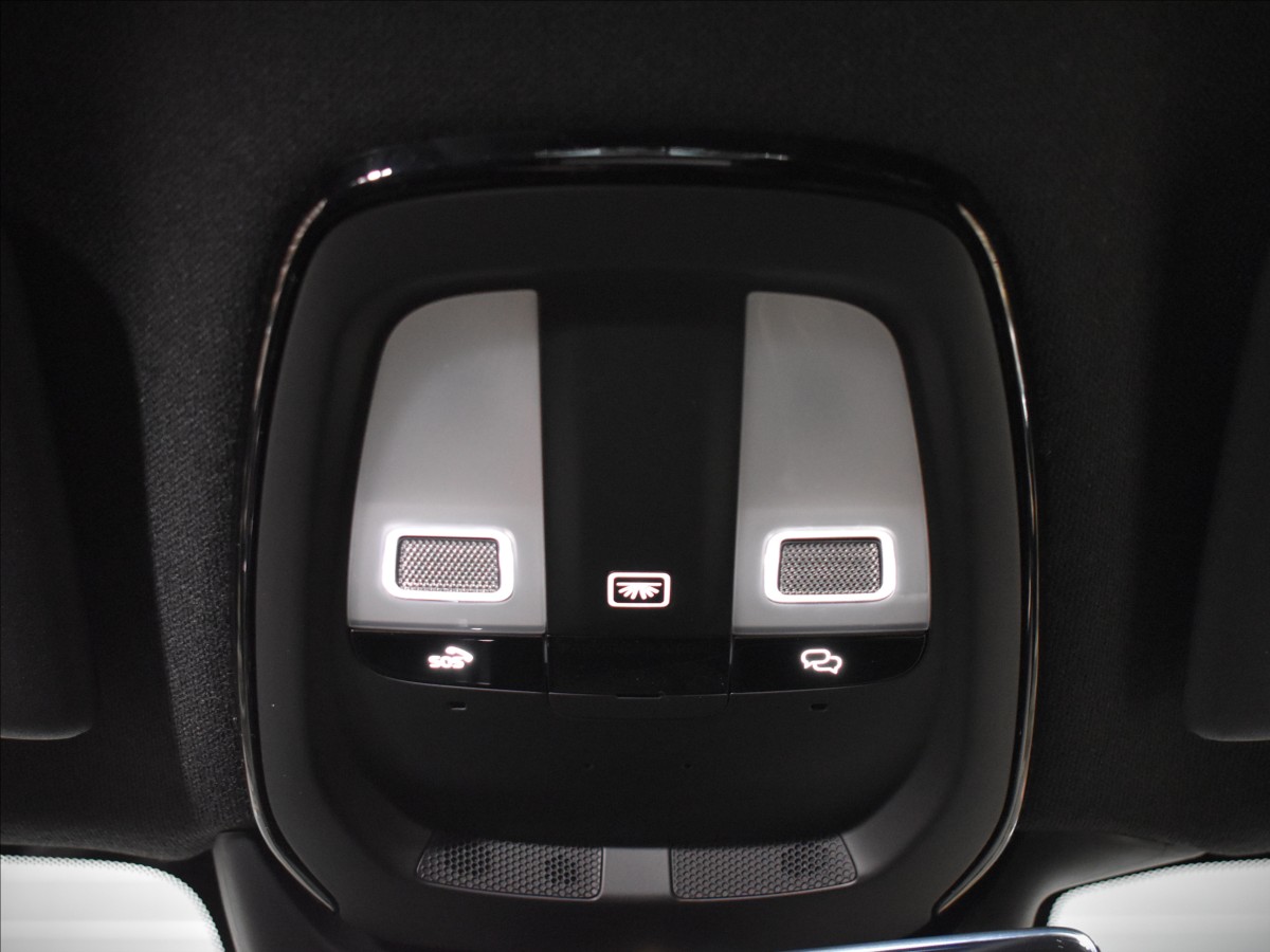 Volvo EX40