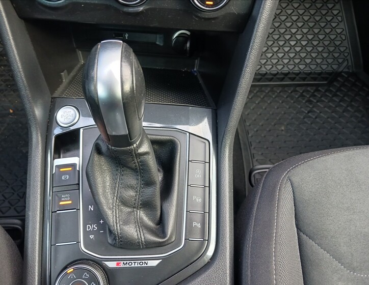 Volkswagen Tiguan 16