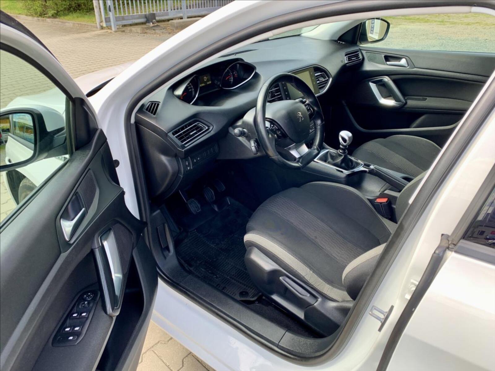 Peugeot 308 7