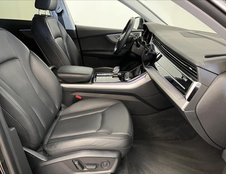 Audi Q8 23