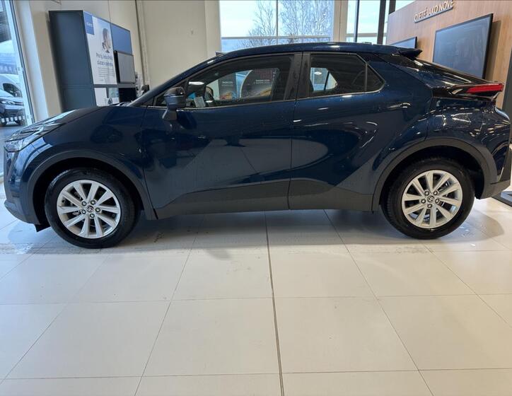 Toyota C-HR 4
