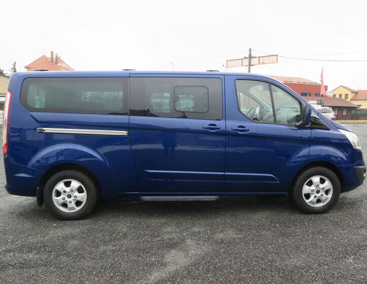 Ford Tourneo Custom 9