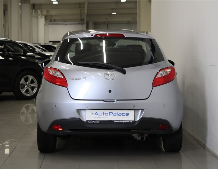Mazda 2 4