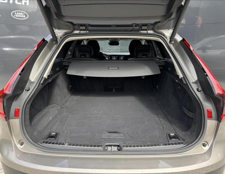 Volvo V90 13