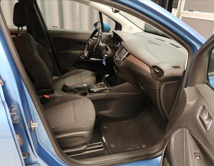 Opel Crossland X 10