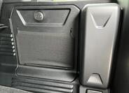 Land Rover Defender 12