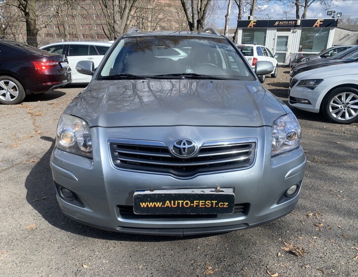 Toyota Avensis 2