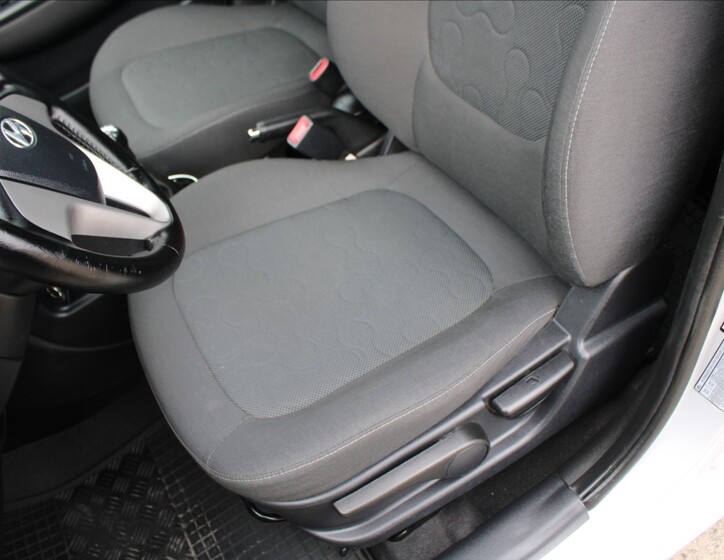 Hyundai i20 15