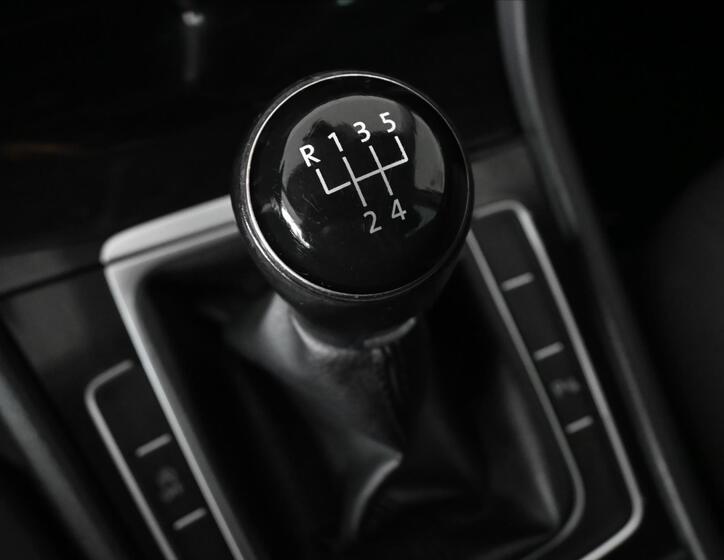 Volkswagen Golf 24
